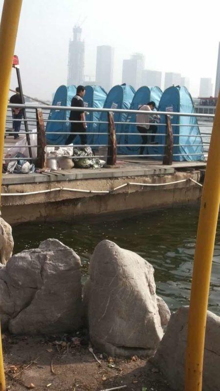 海河外灘私搭收費廁所 污水直泄海河